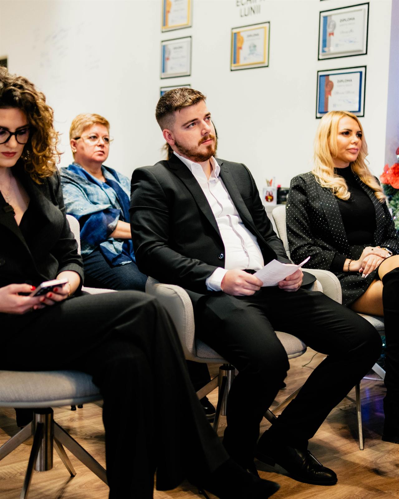 Echipa MAAC Bank ascultând prezentarea la Business Review 2025 Sibiu